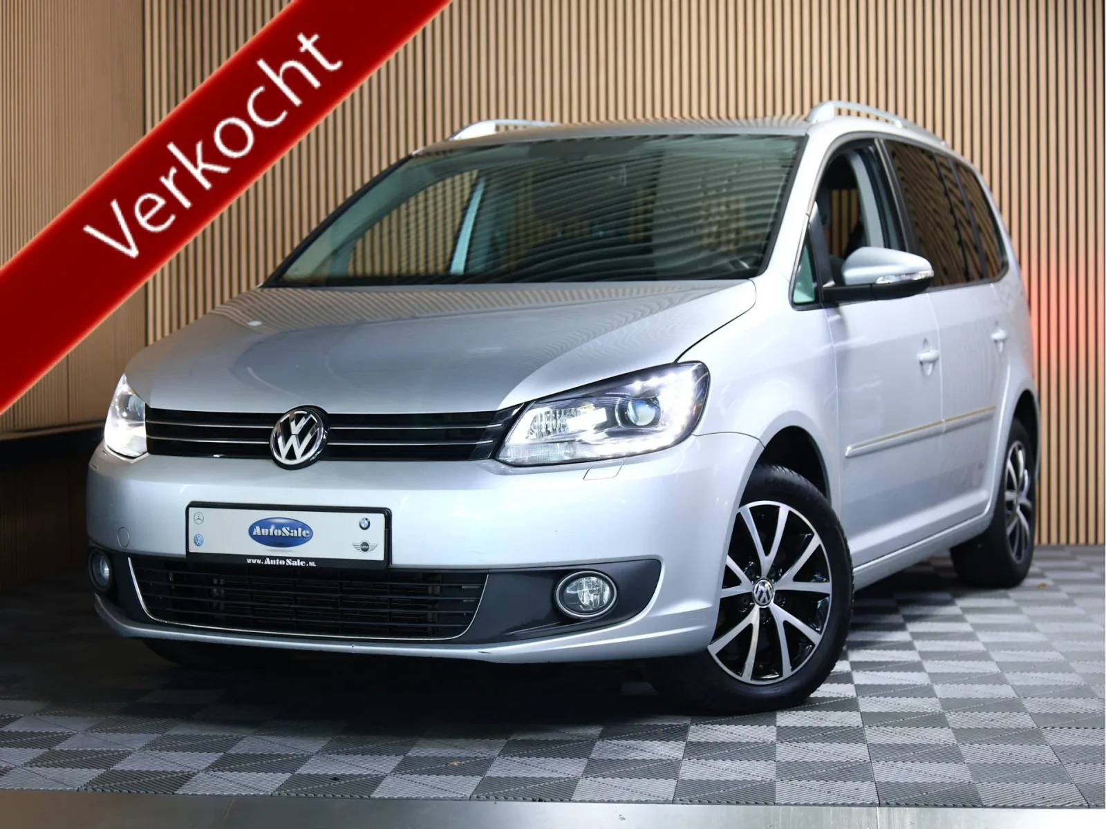 Volkswagen Touran (2012) — foto 1