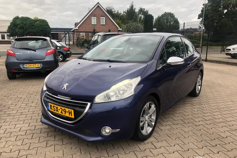 Peugeot 208 (2012)