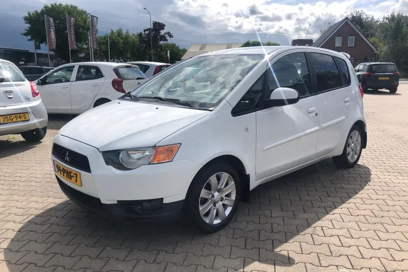 Mitsubishi Colt (2011)