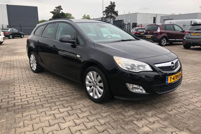 Opel Astra (2011)