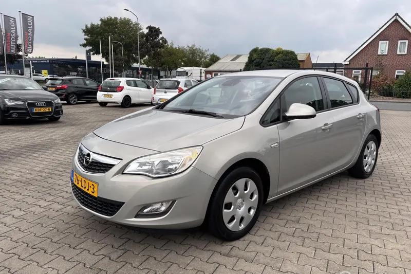 Opel Astra (2010)