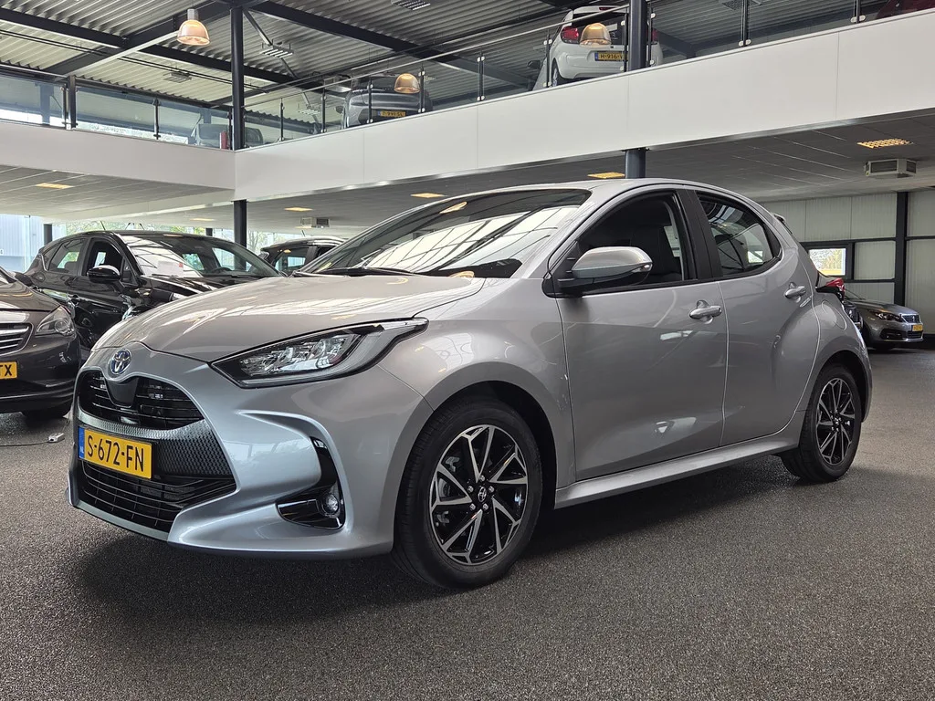 Toyota Yaris (2023) — foto 1