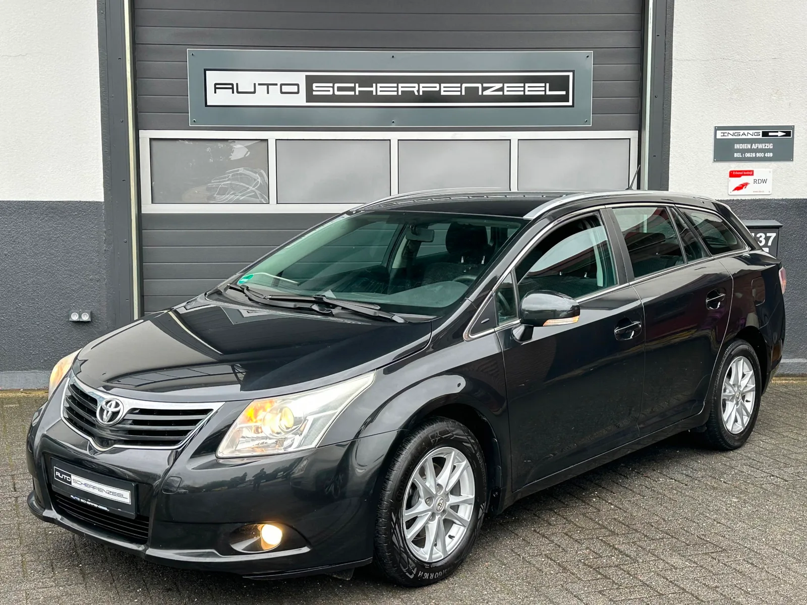 Toyota Avensis (0) — foto 1