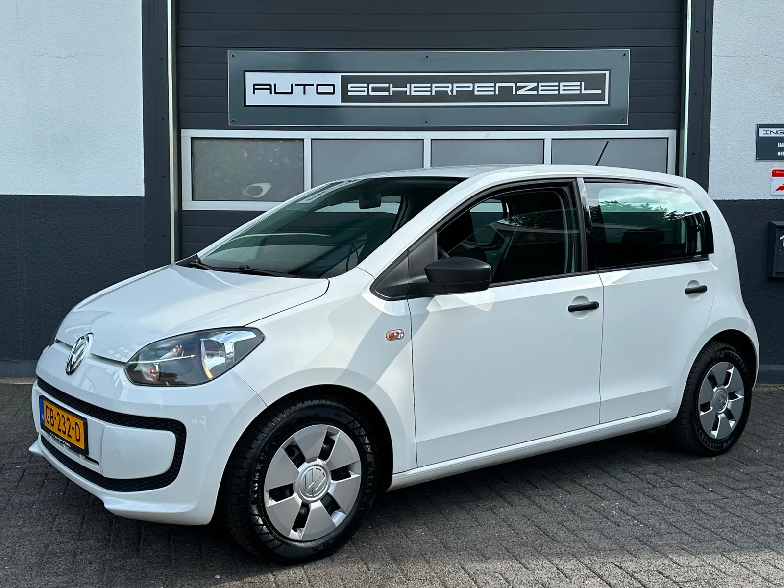 Volkswagen Up! (2015) — foto 1