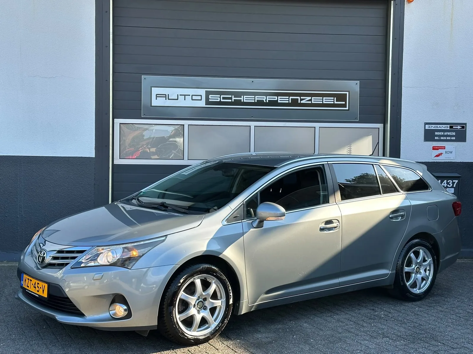 Toyota Avensis (2013) — foto 1