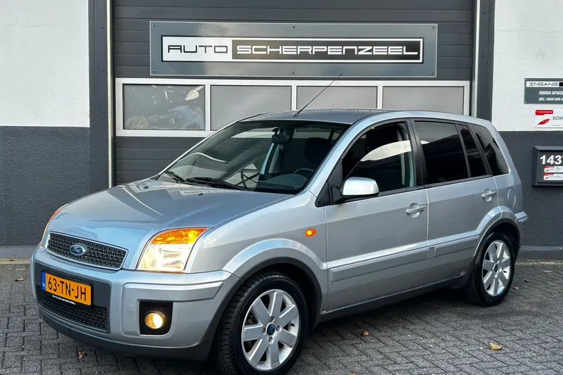 Ford Fusion (2006)