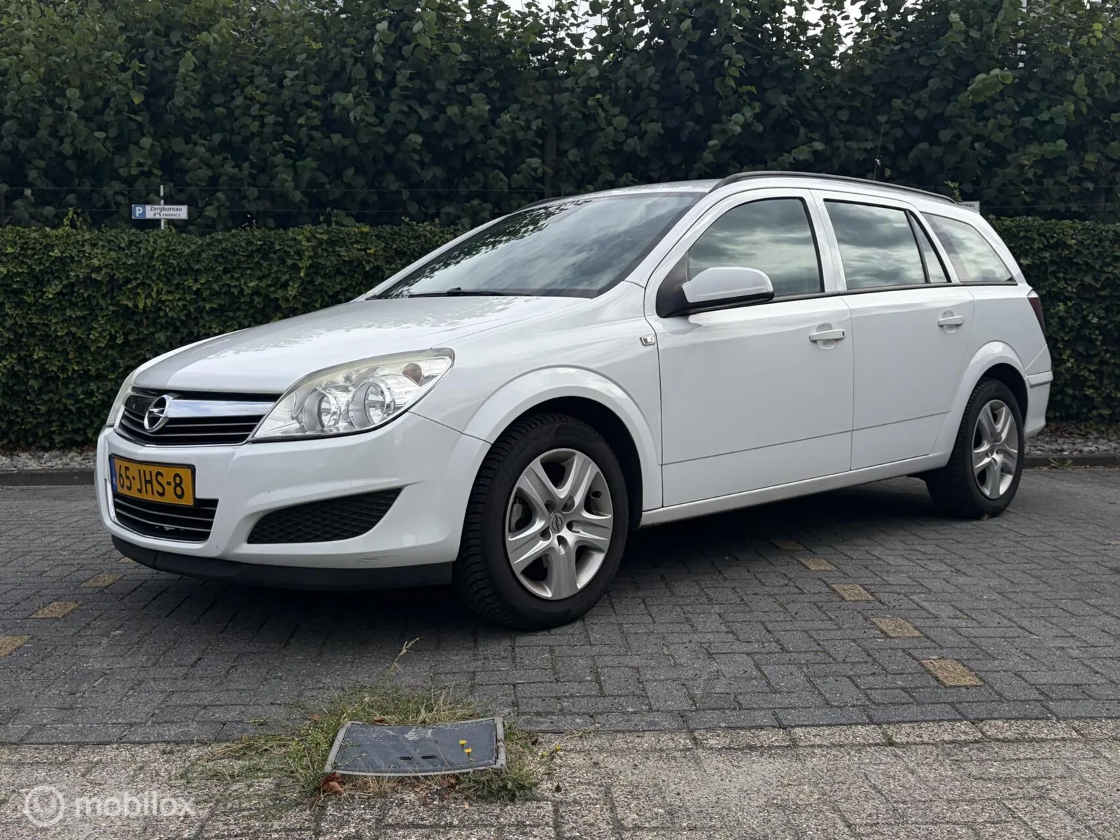 Opel Astra (2009) — foto 1