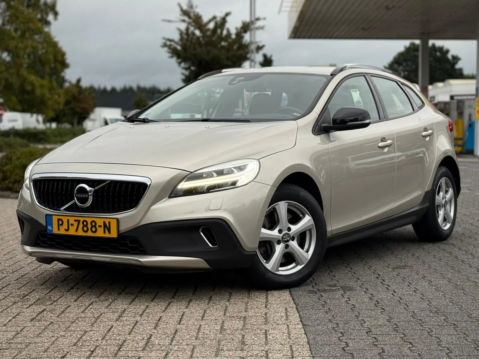 Volvo V40 (2017) — foto 1