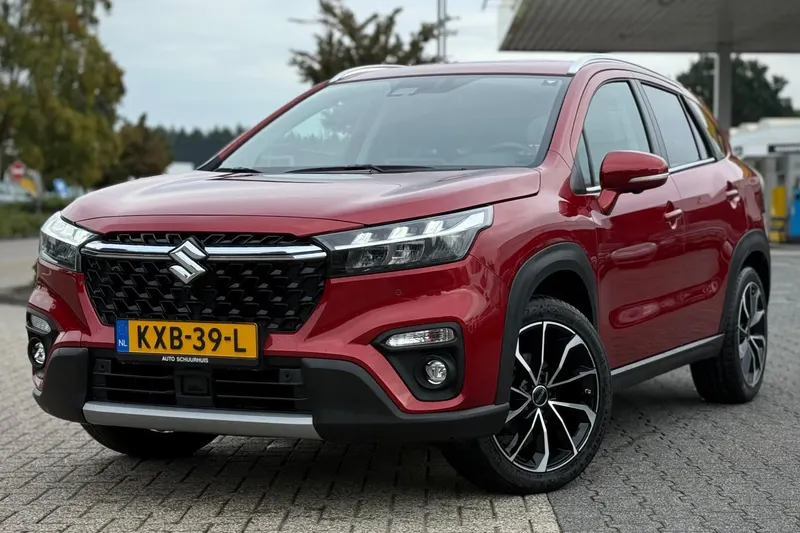 Suzuki S-CROSS (2023)