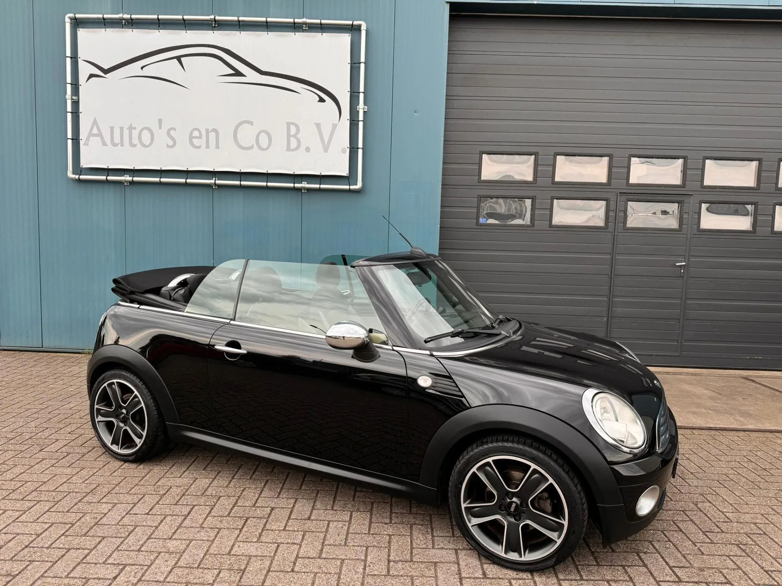 MINI Cabrio (2010) — foto 1