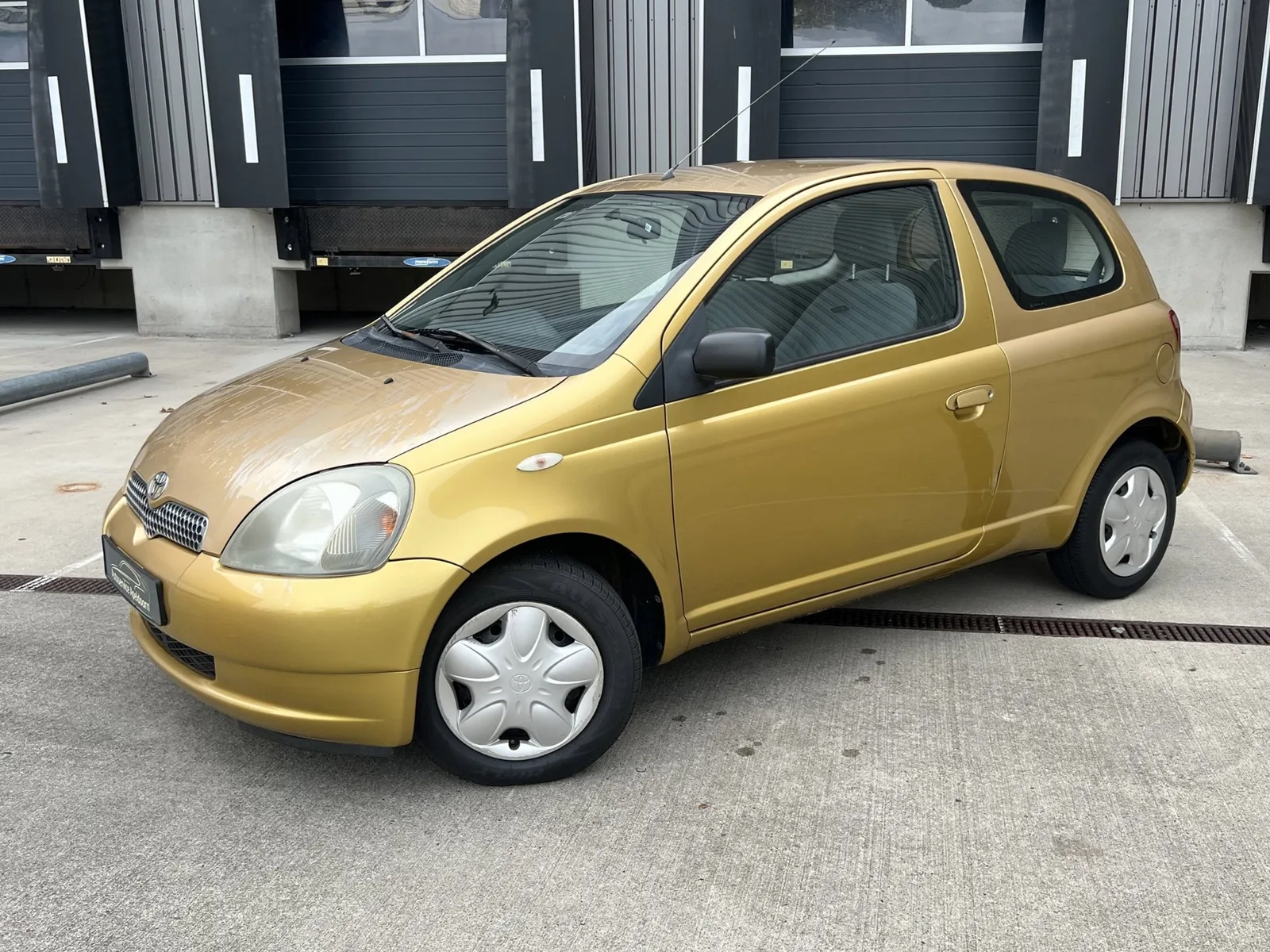 Toyota Yaris (2000) — foto 1