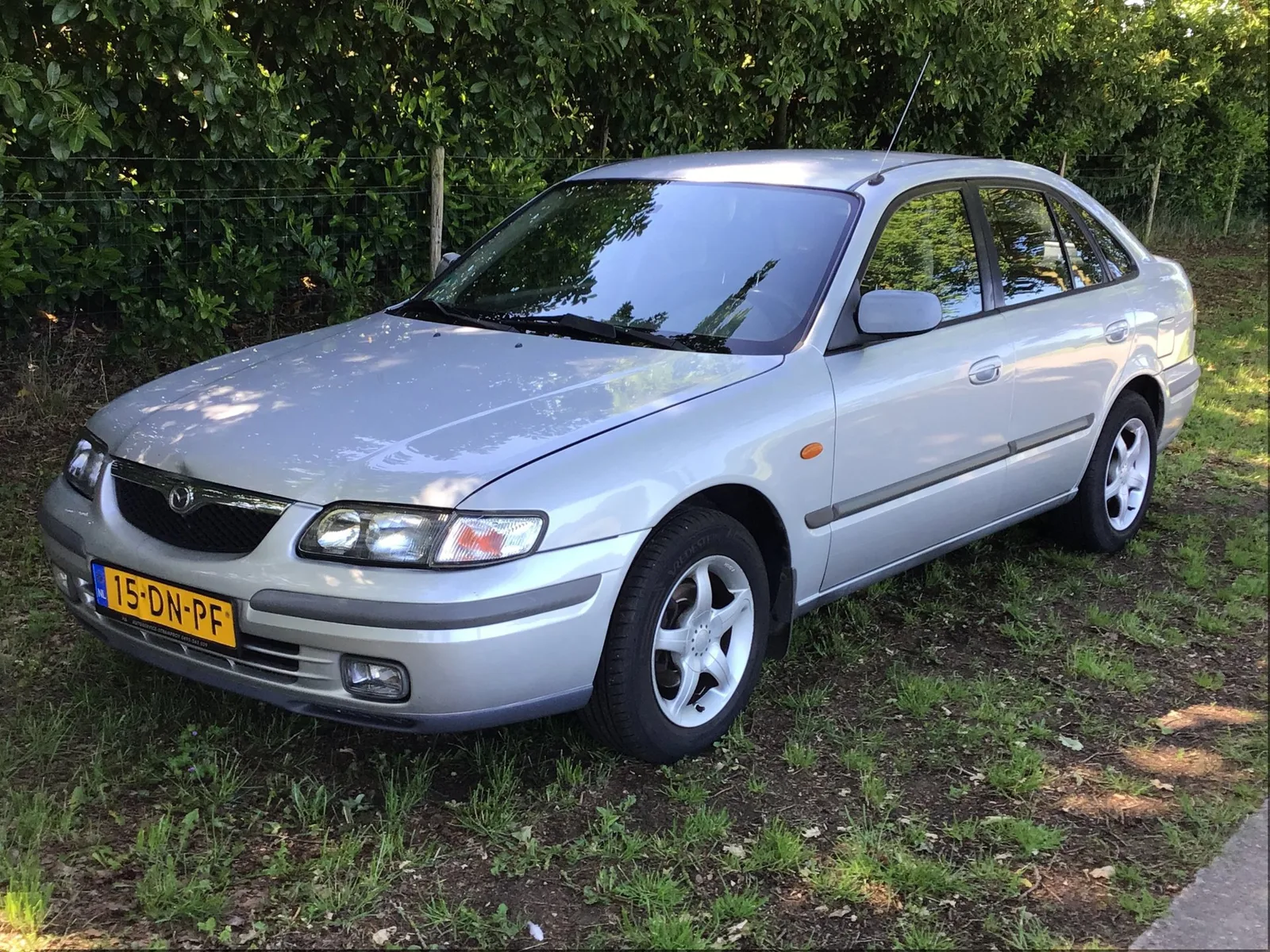 Mazda 626 (1999) — foto 1