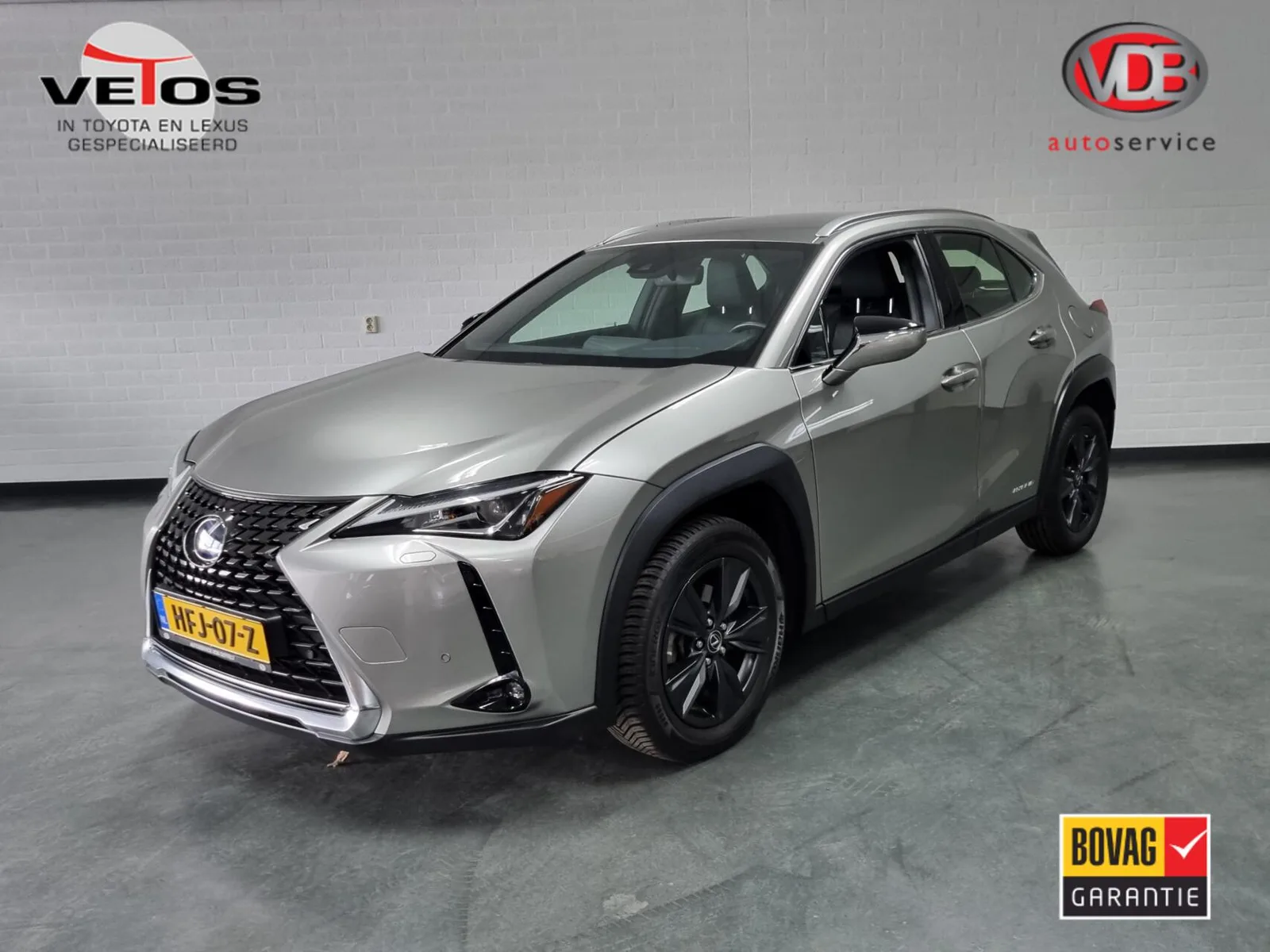 Lexus UX (2022) — foto 1