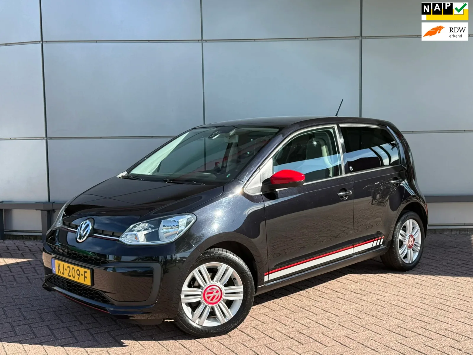 Volkswagen Up! (2016) — foto 1