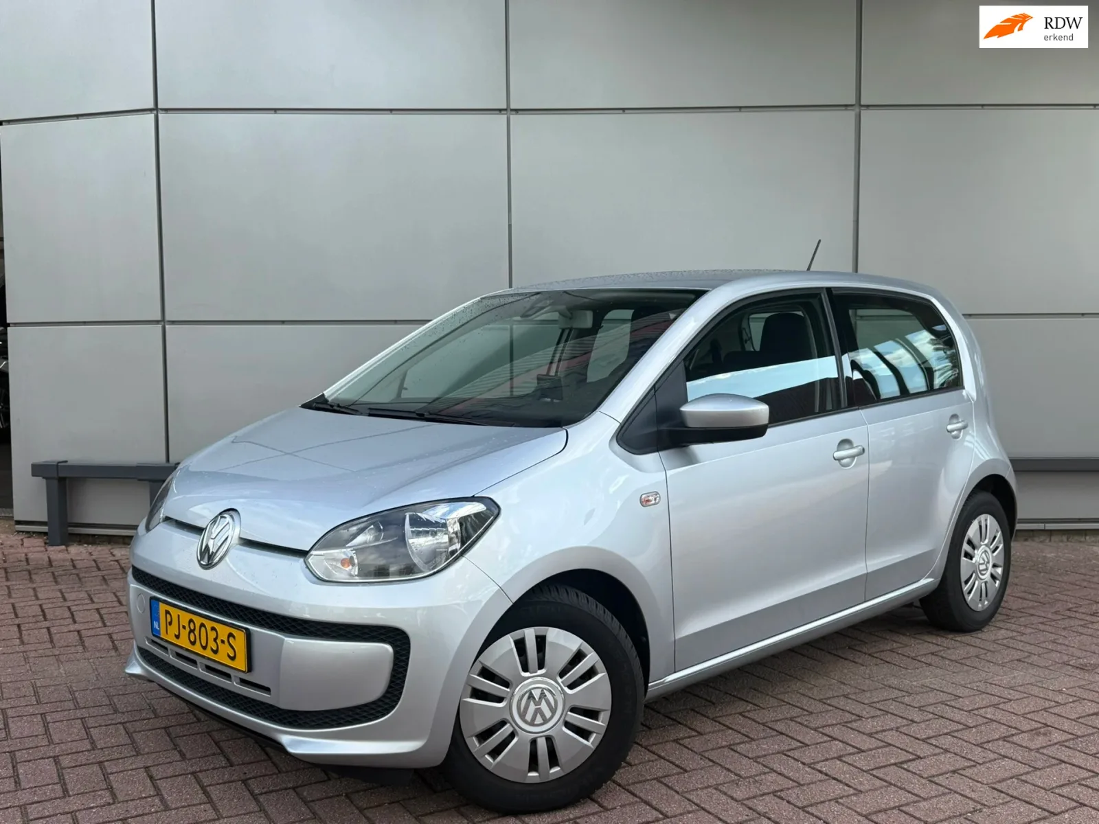 Volkswagen Up! (2016) — foto 1