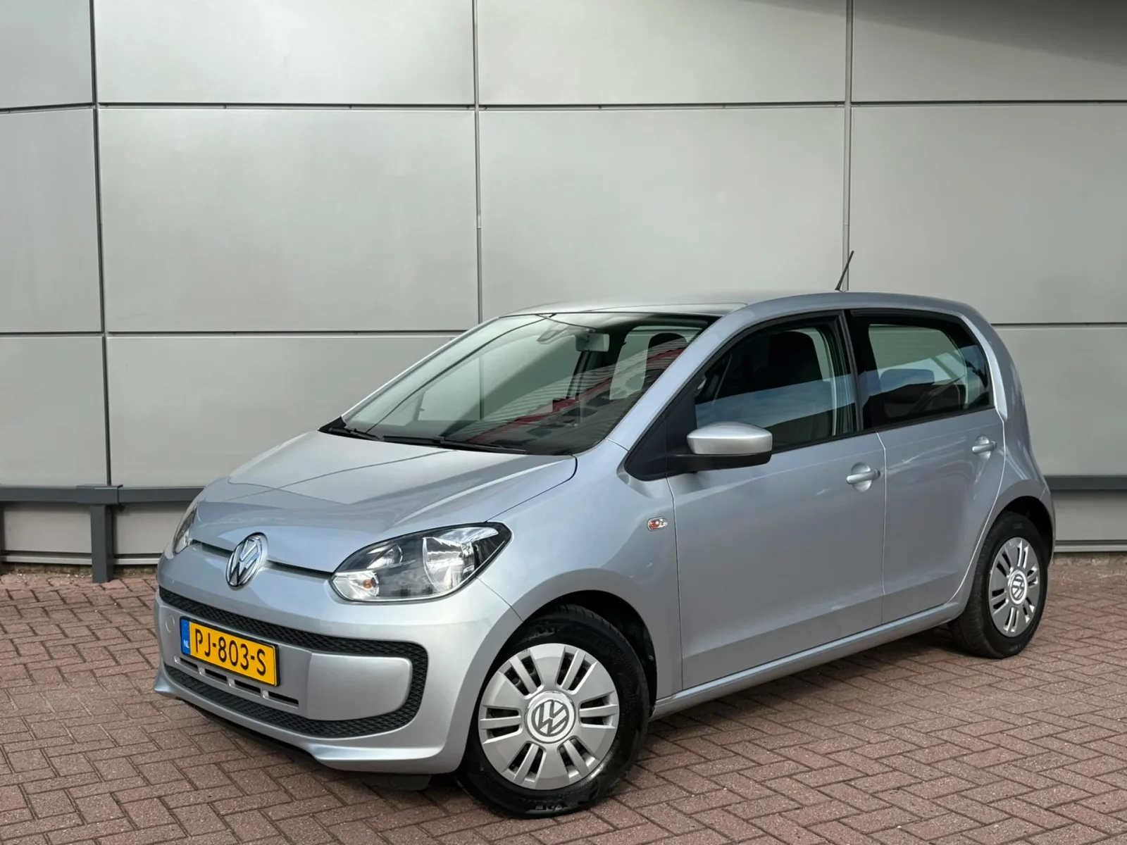 Volkswagen Up! (2016) — foto 1
