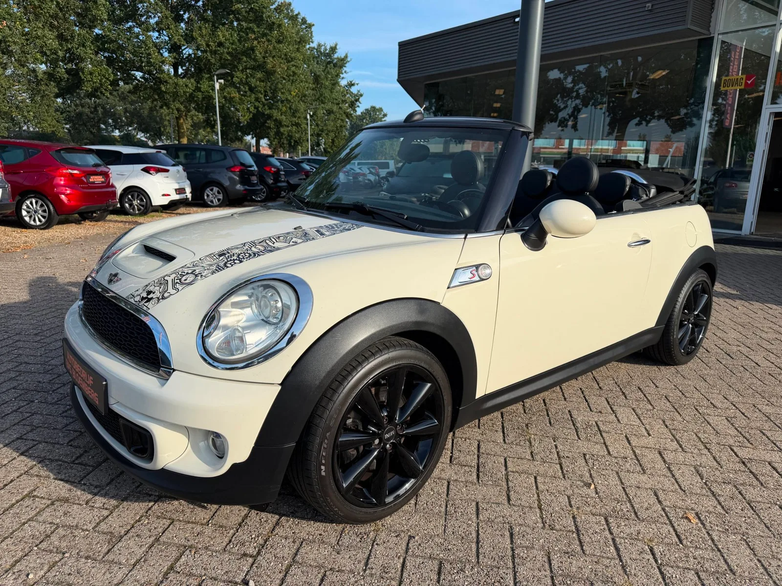 MINI Cabrio (2011) — foto 1