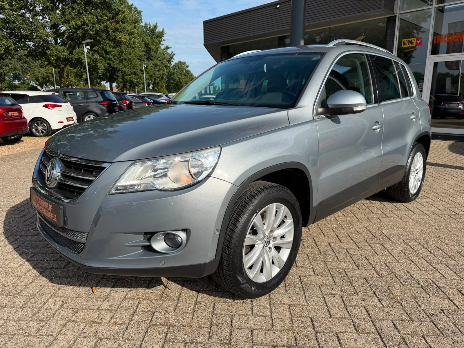 Volkswagen Tiguan (2010) — foto 1