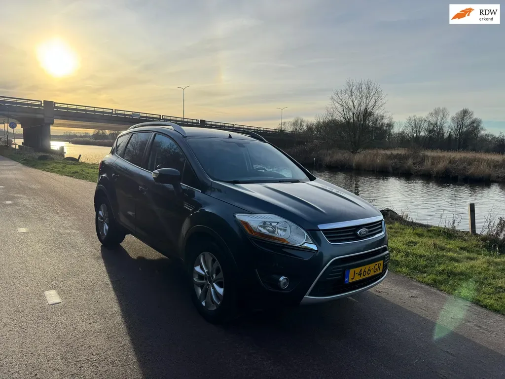 Ford Kuga (2009) — foto 1