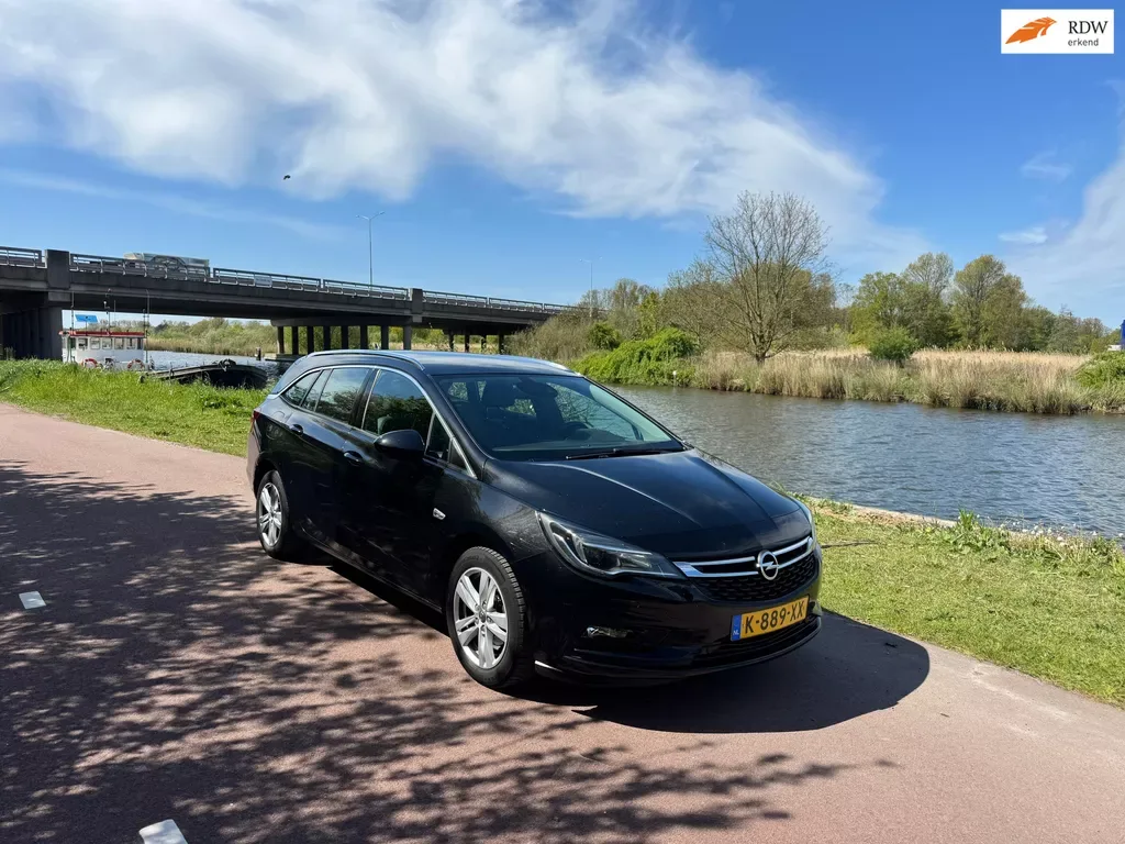Opel Astra (2018) — foto 1
