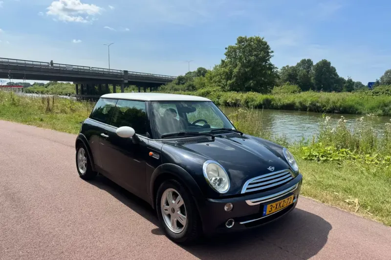 MINI One (2004)