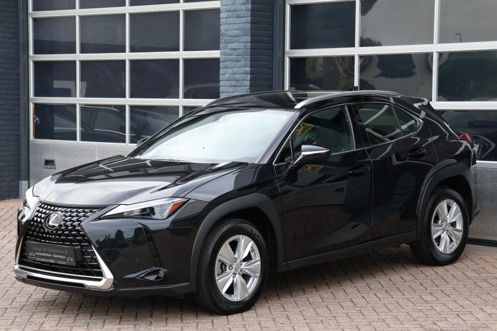 Lexus UX (2023) — foto 1