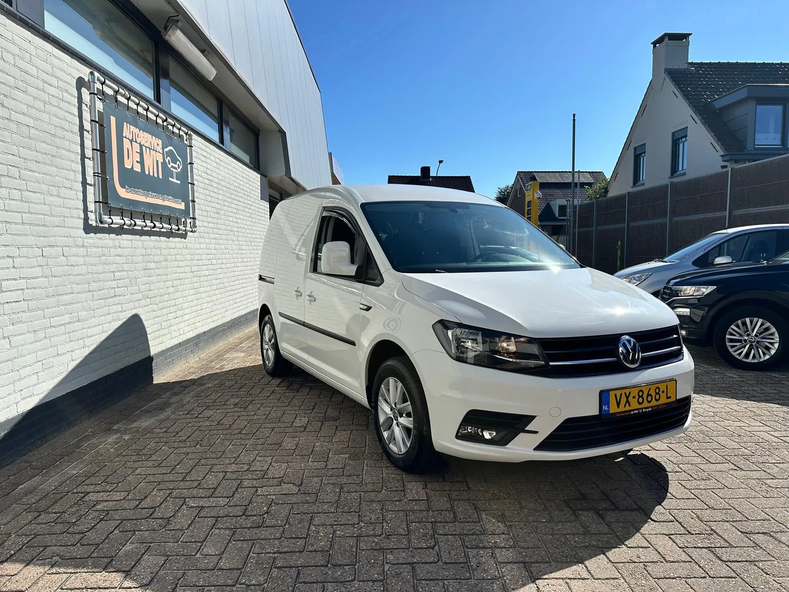 Volkswagen Caddy (2016) — foto 1