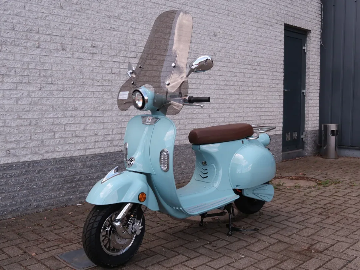 Etalian Bromscooter Retro (2024) — foto 1