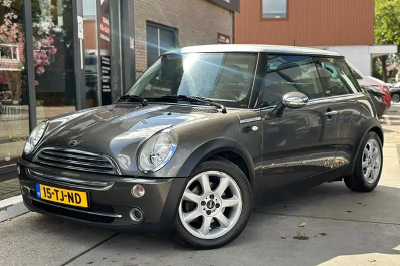 MINI Cooper (2006)