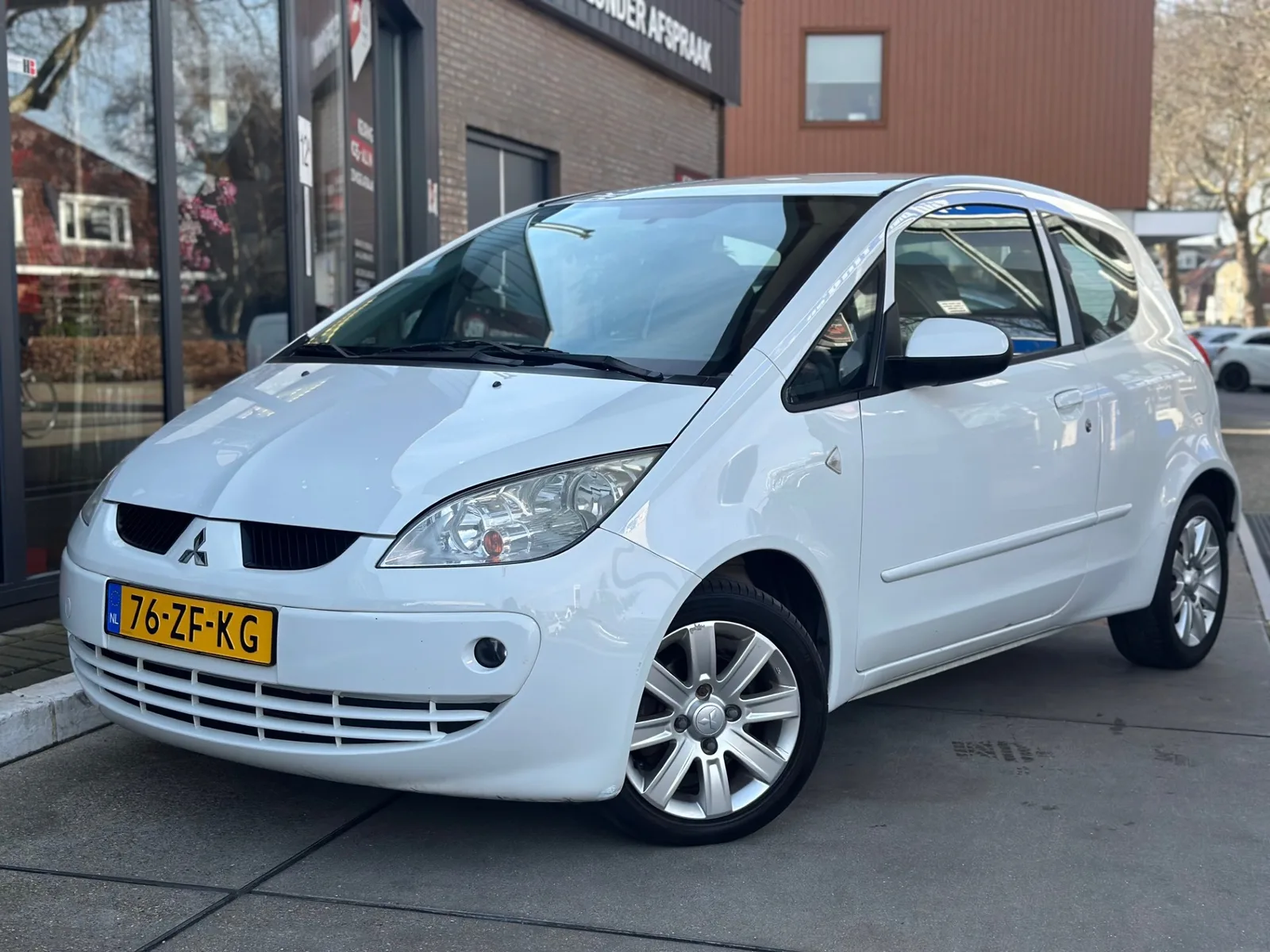Mitsubishi Colt (2008) — foto 1