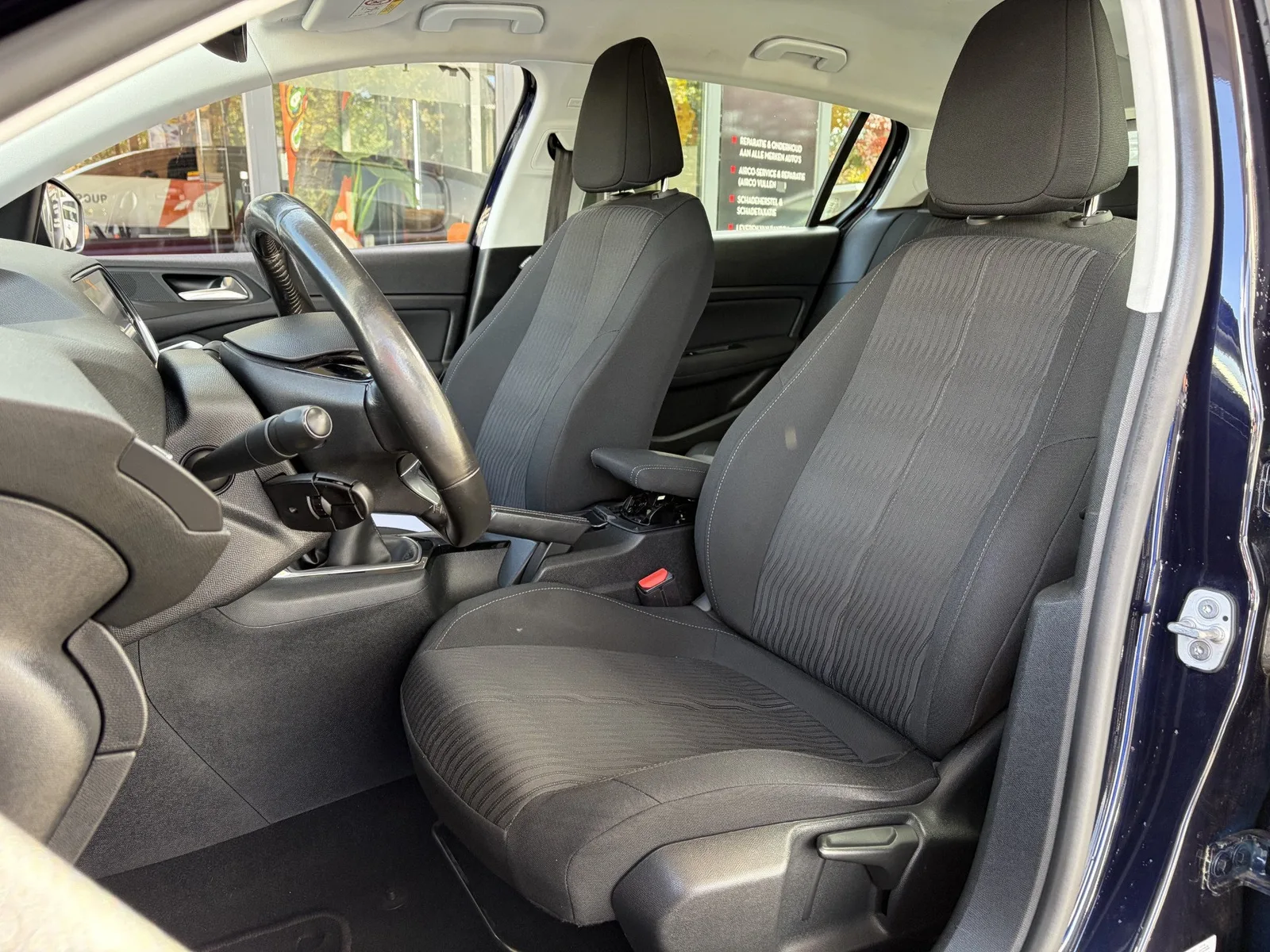Peugeot 308 (2014) — foto 1