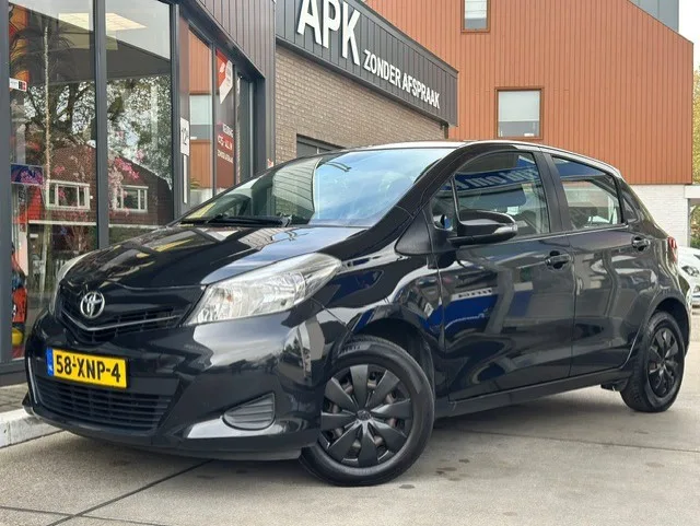 Toyota Yaris (2012) — foto 1