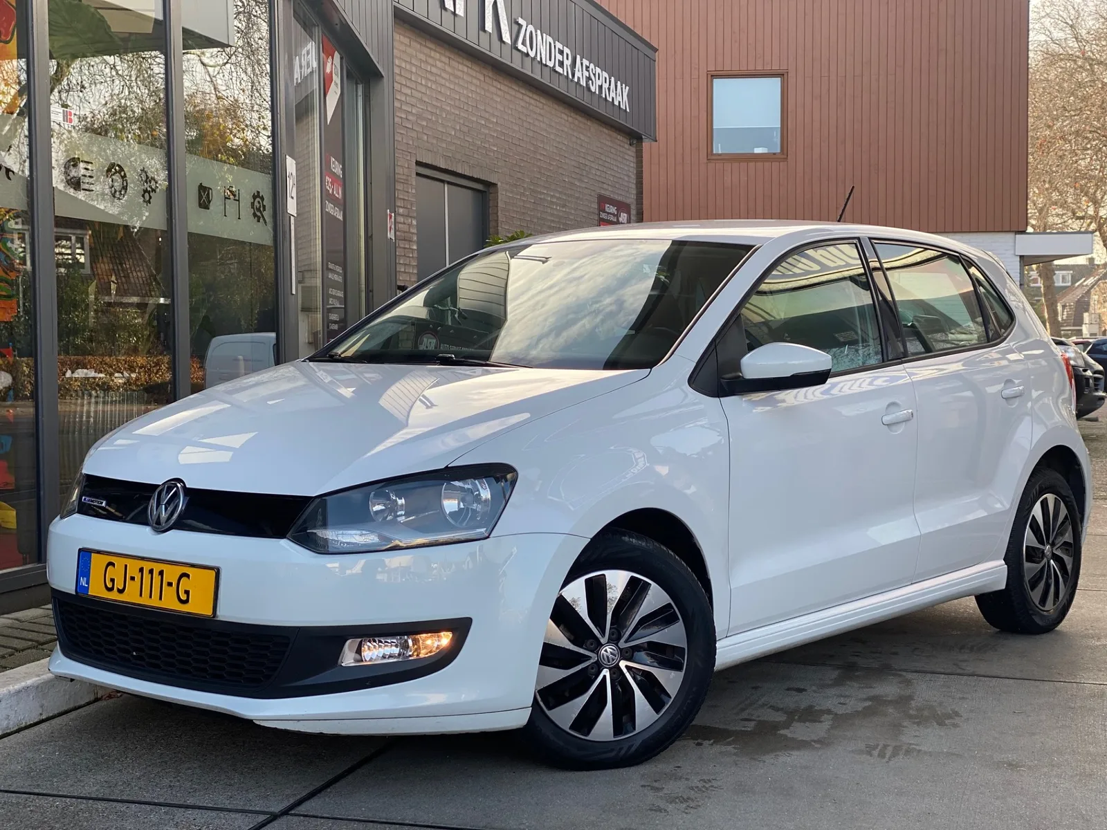 Volkswagen Polo (2015) — foto 1