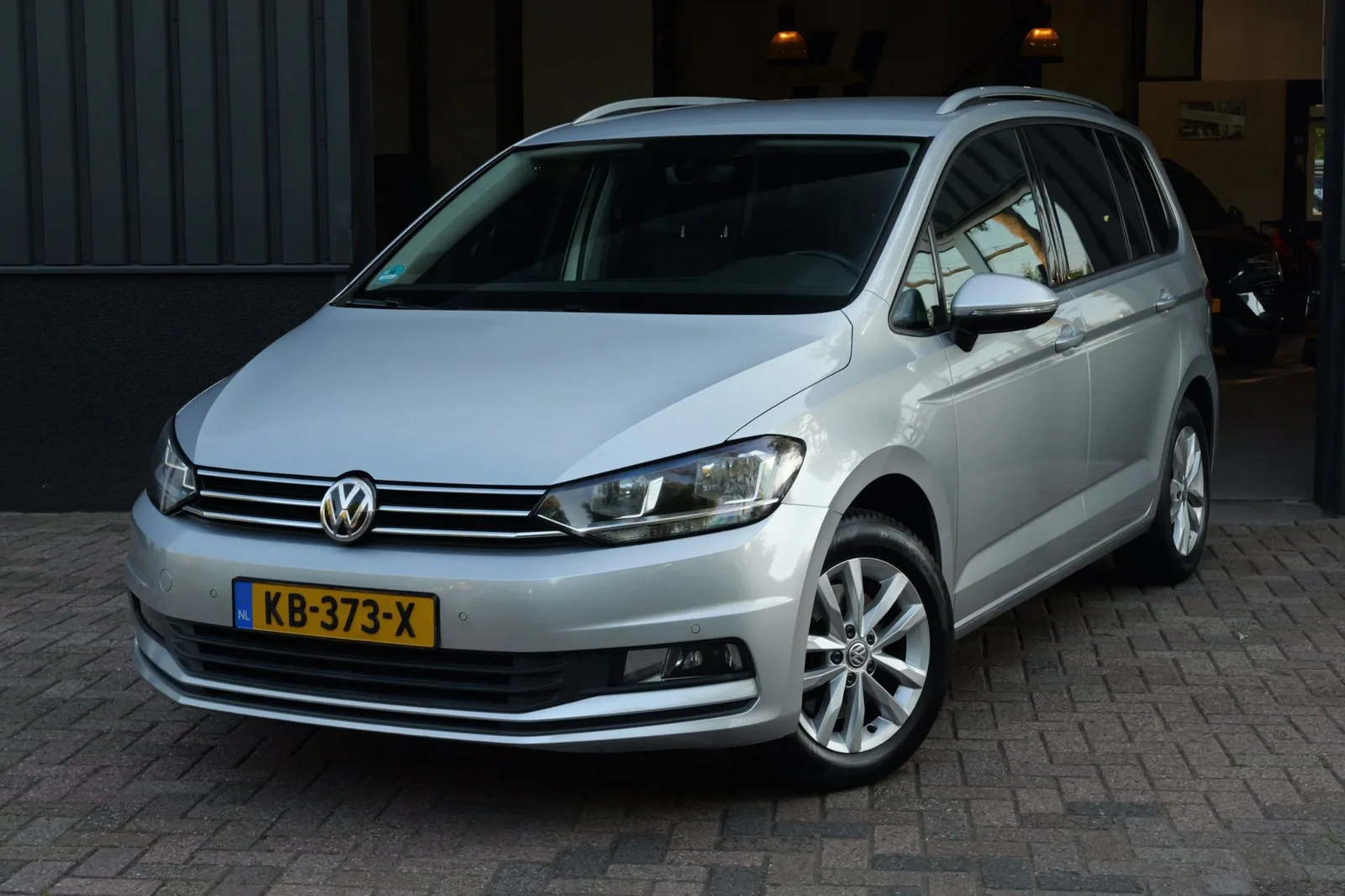 Volkswagen Touran (2016) — foto 1