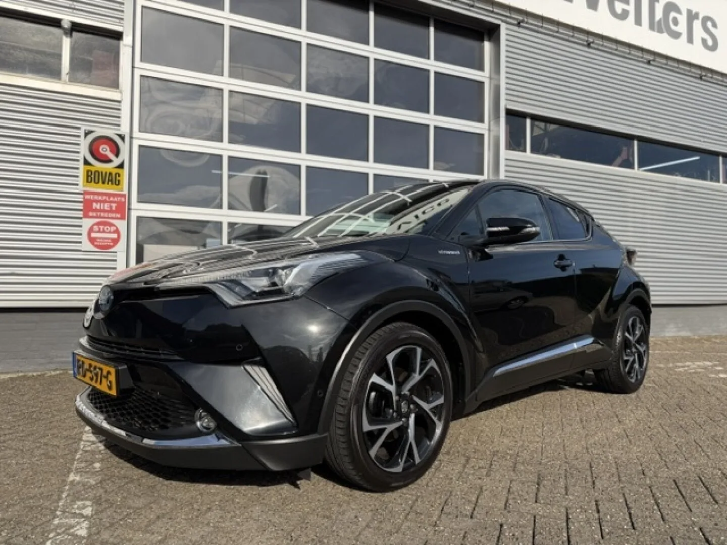 Toyota C-HR (2017) — foto 1