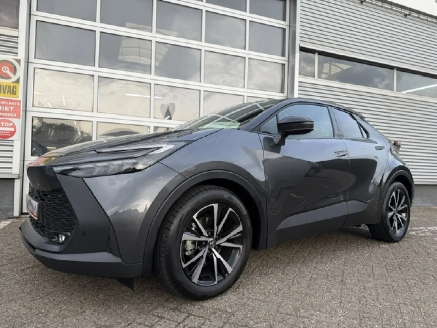 Toyota C-HR (2025) — foto 1
