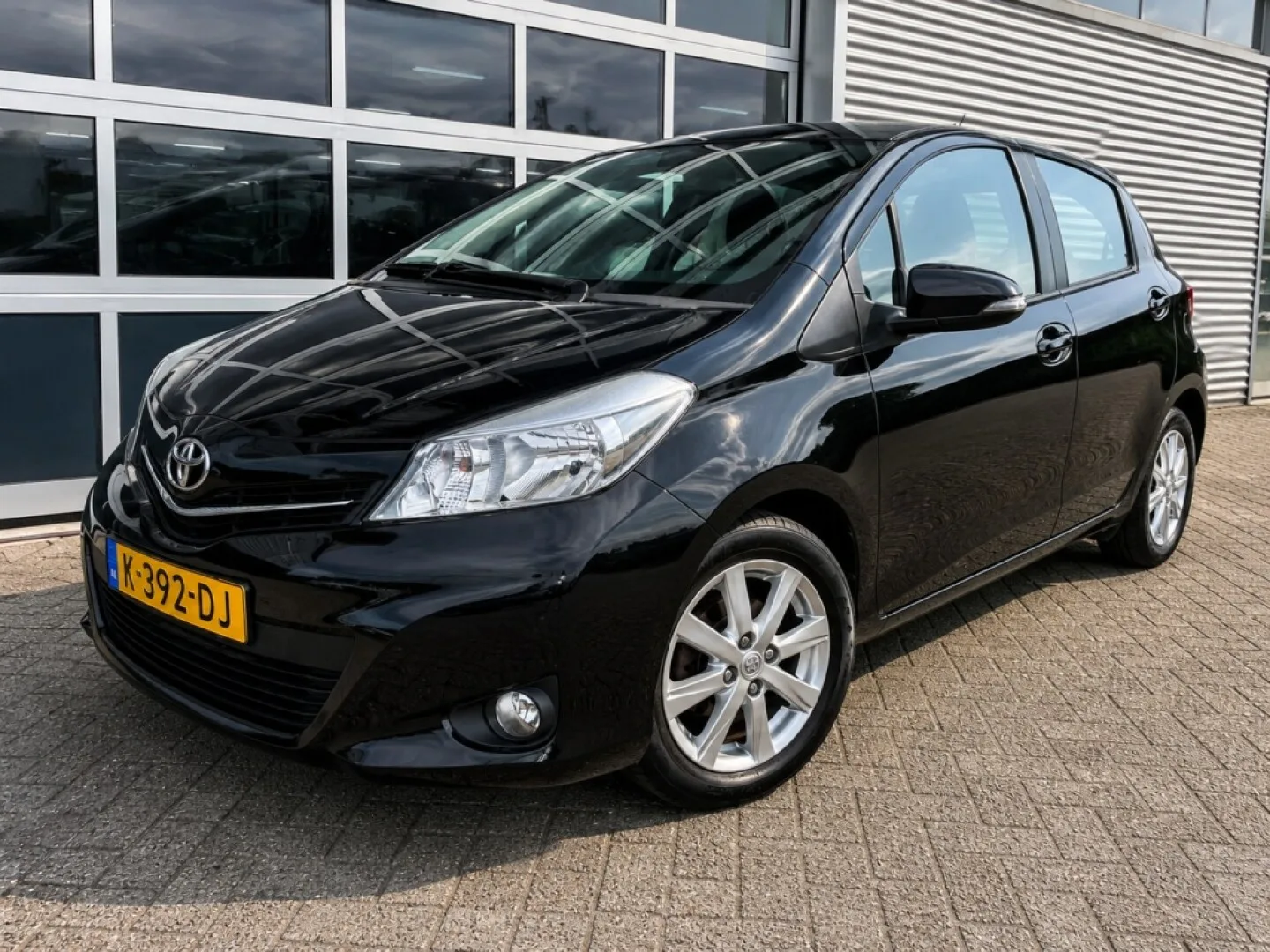 Toyota Yaris (2014) — foto 1