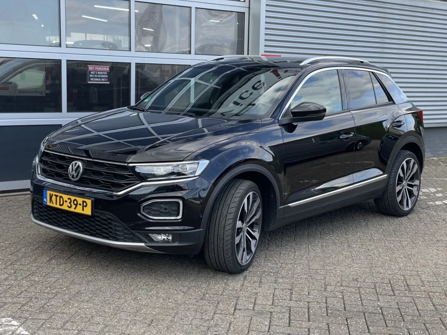 Volkswagen T-Roc (2017) — foto 1