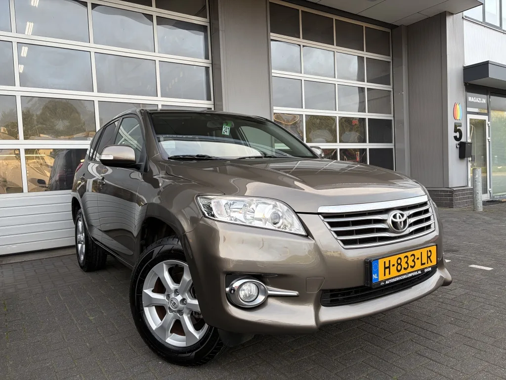 Toyota RAV4 (2011) — foto 1