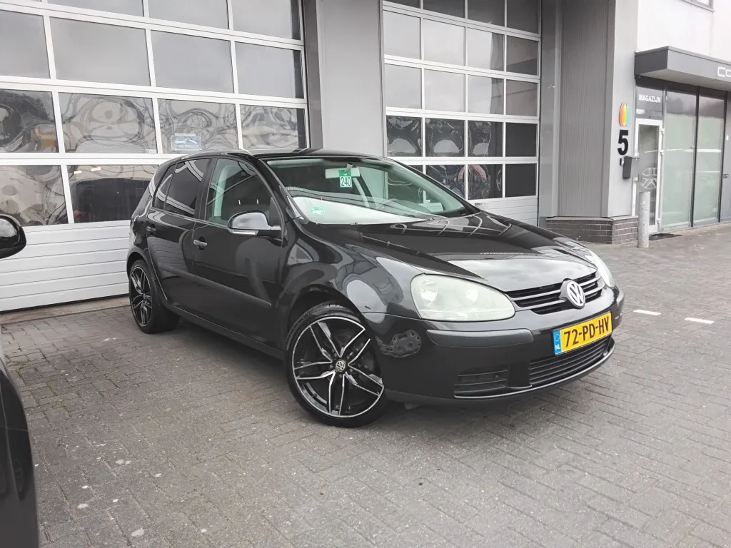 Volkswagen Golf (2004) — foto 1