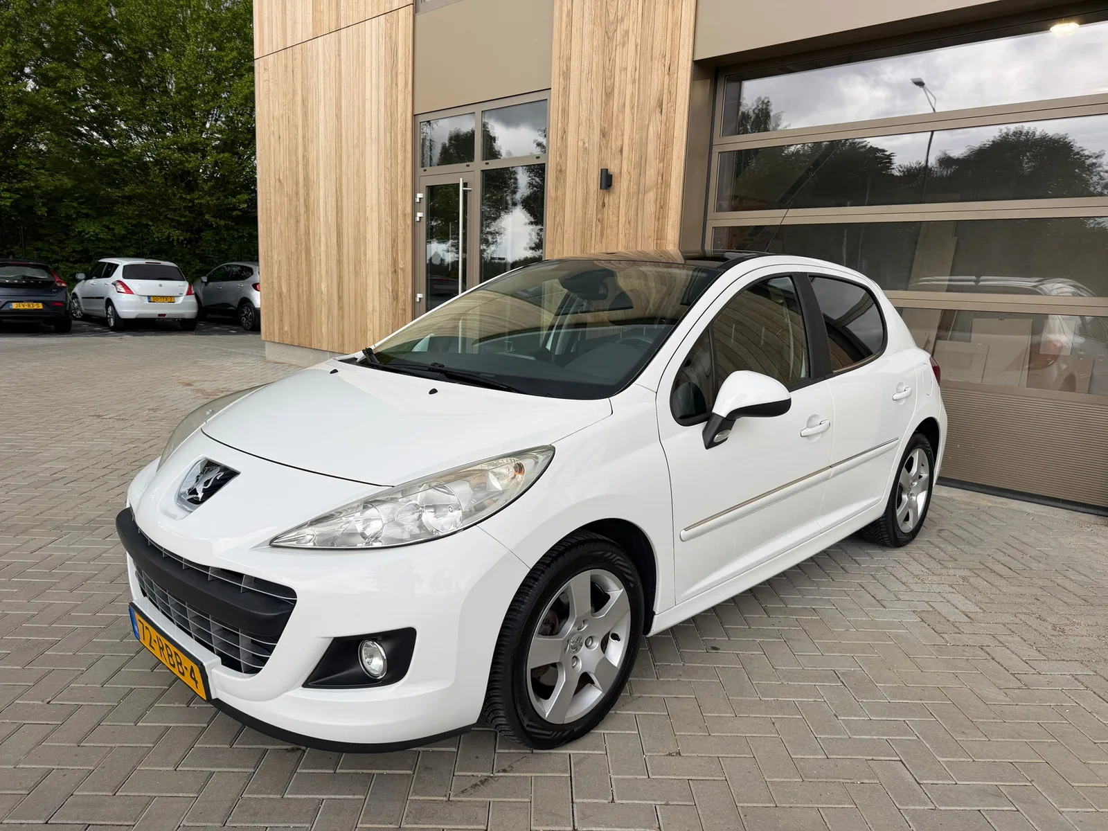 Peugeot 207 (2011) — foto 1