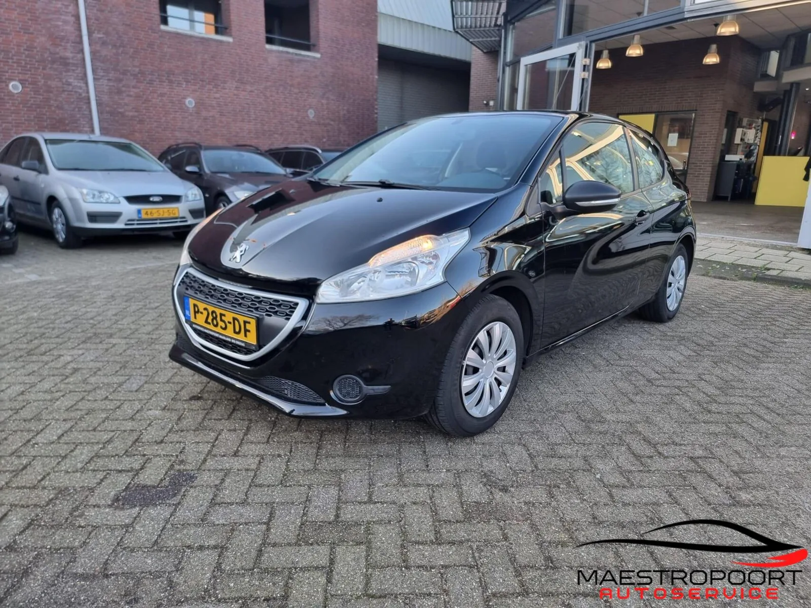 Peugeot 208 (2014) — foto 1