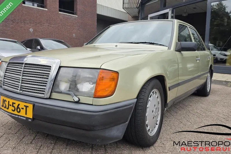 Mercedes-Benz 300 (1986)