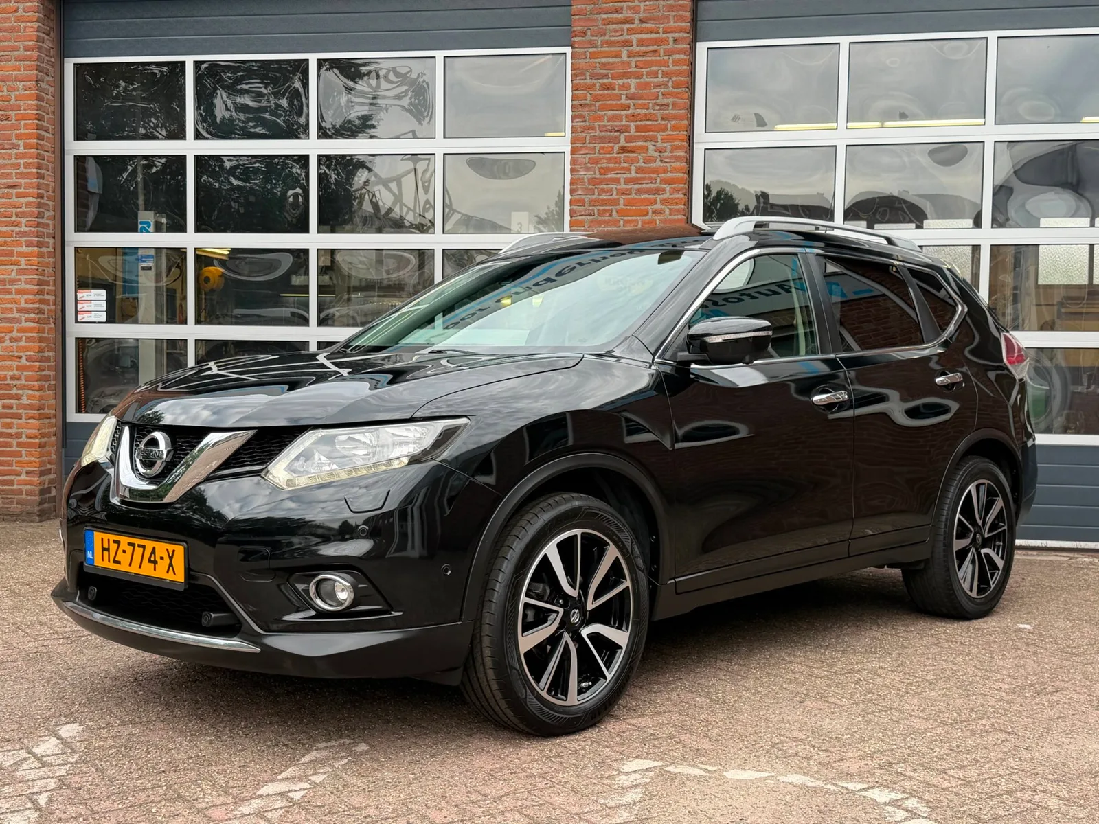 Nissan X-Trail (2015) — foto 1