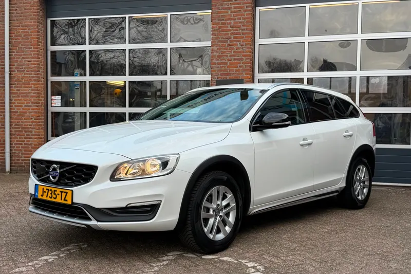 Volvo V60 Cross Country (2016)