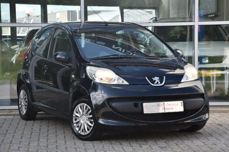 Peugeot 107 (2008)