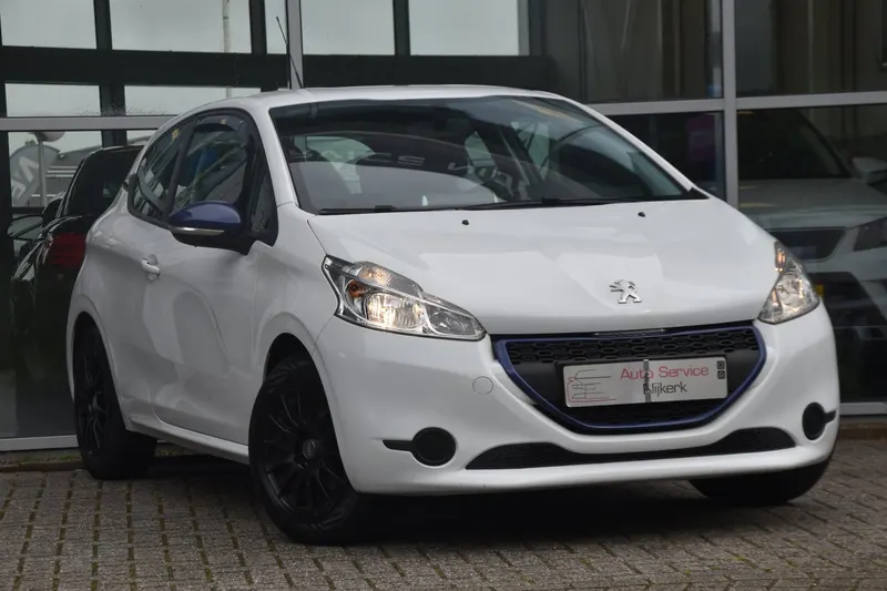 Peugeot 208 (2015)