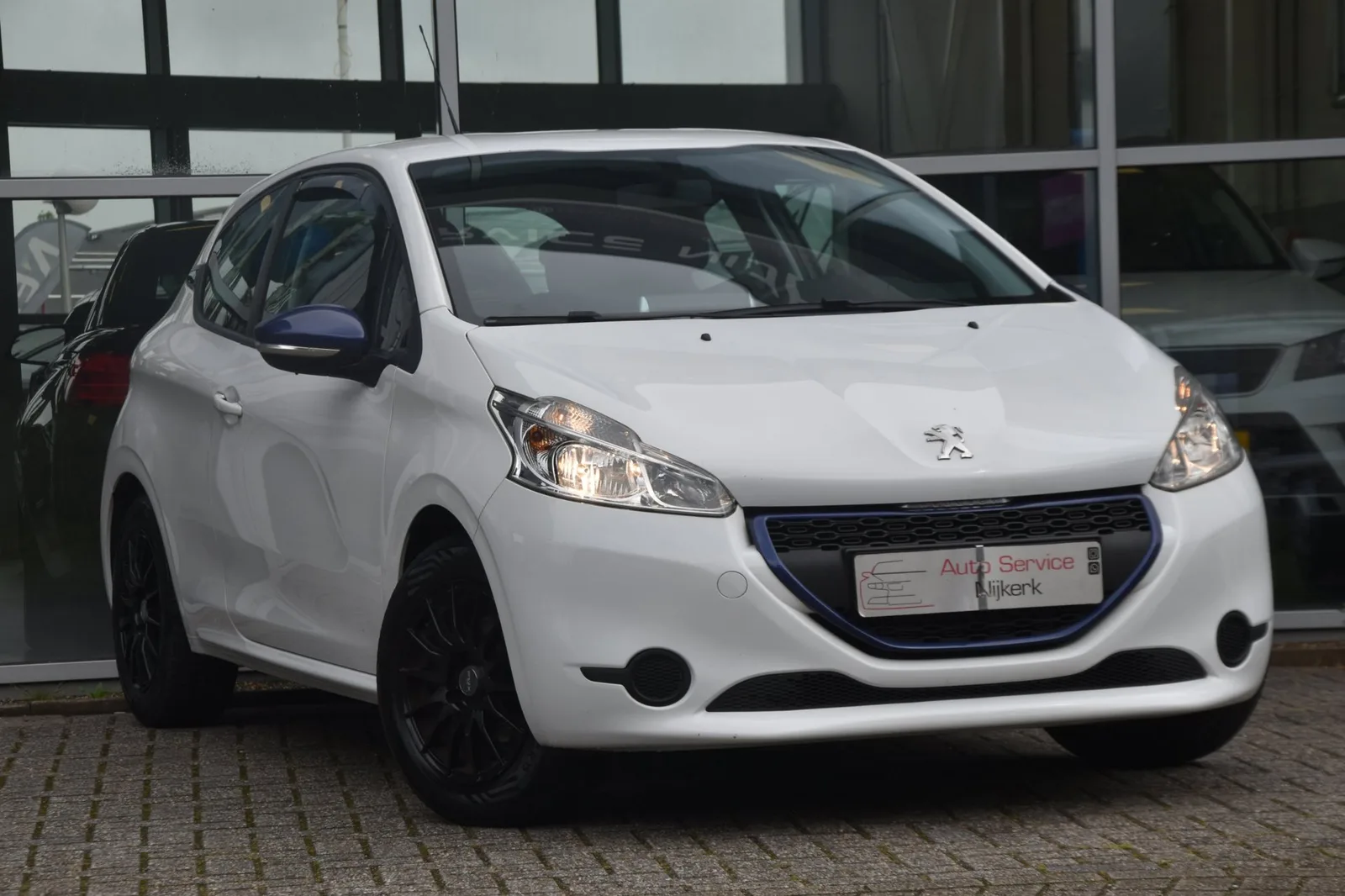 Peugeot 208 (2015) — foto 1