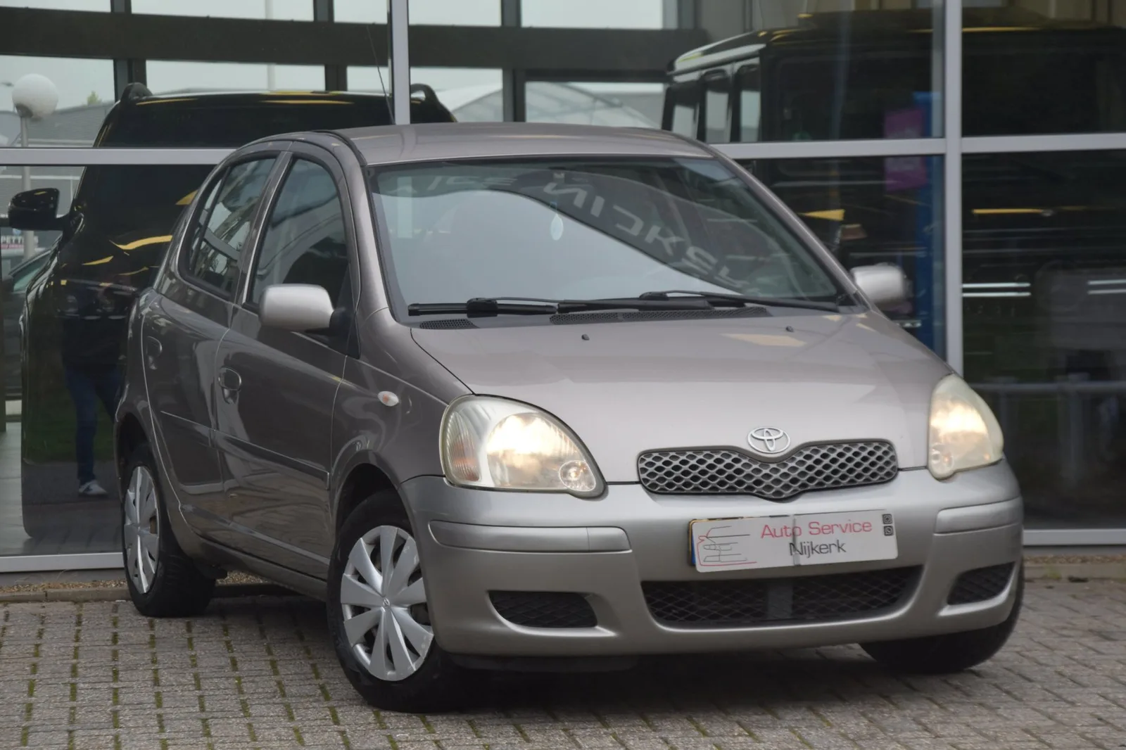 Toyota Yaris (2004) — foto 1