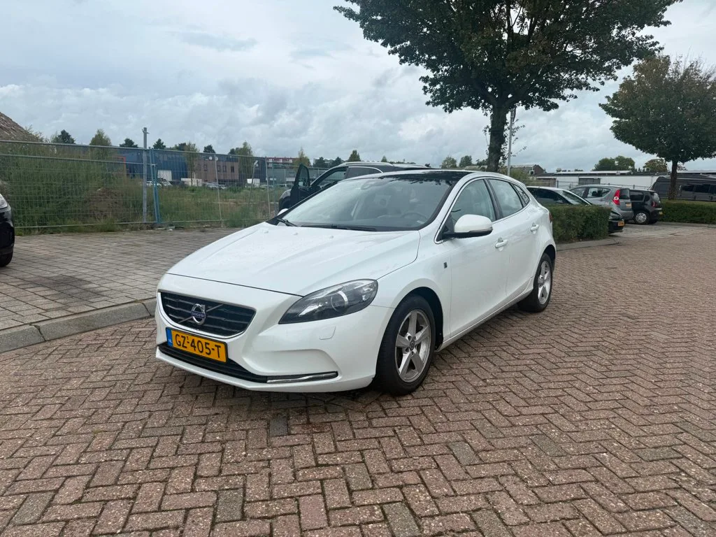 Volvo V40 (2015) — foto 1